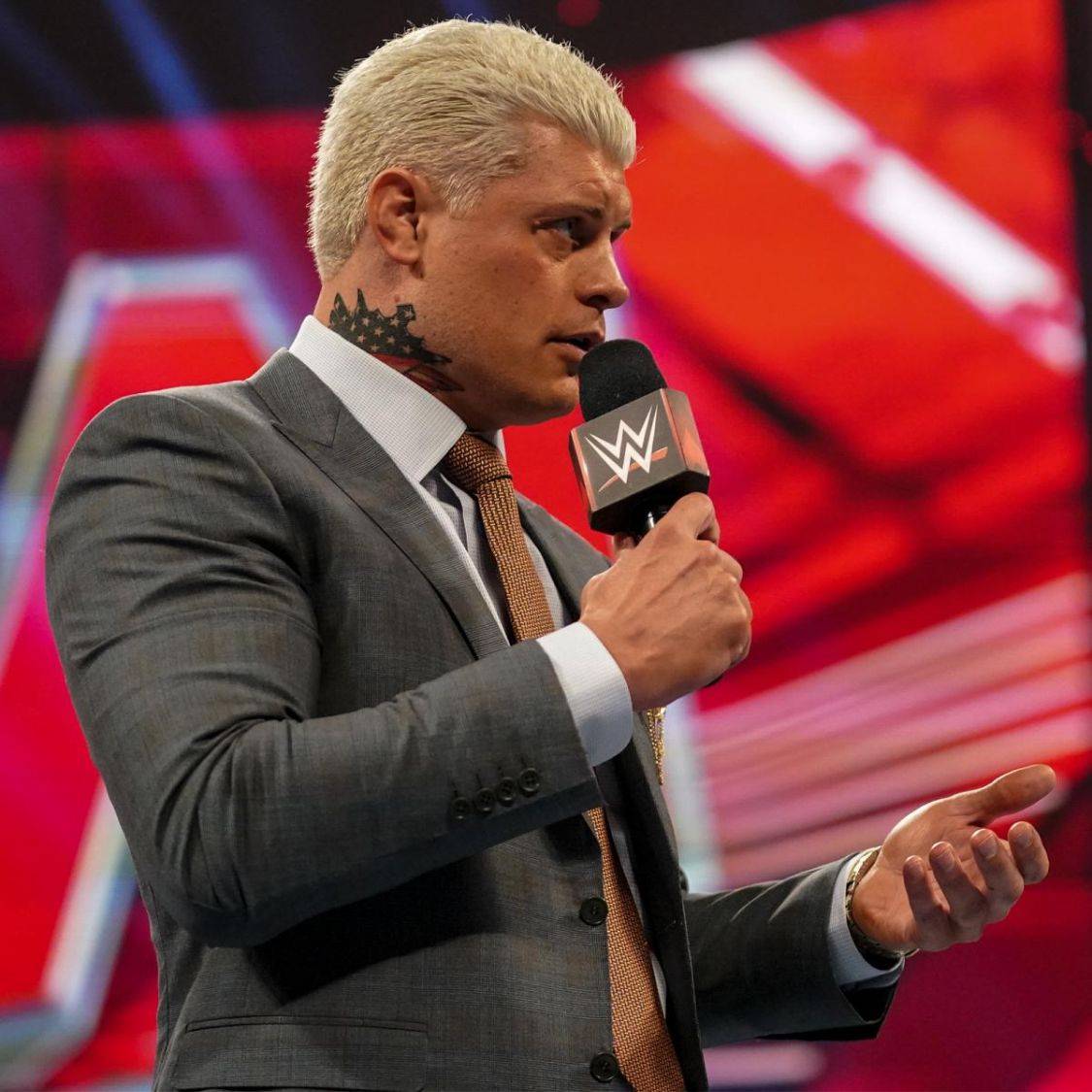 难怪wwe任性解雇选手,任其加入aew!_科迪罗兹_柯南_rhodes