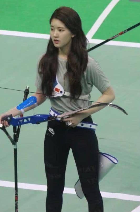 原创不懂赵露思为何80斤被说胖看她穿无痕裤后的腿我懂了