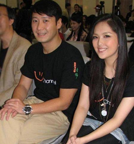 黎明携妻女坐千万游艇出行2岁女儿近照曝光为她卖豪宅设基金