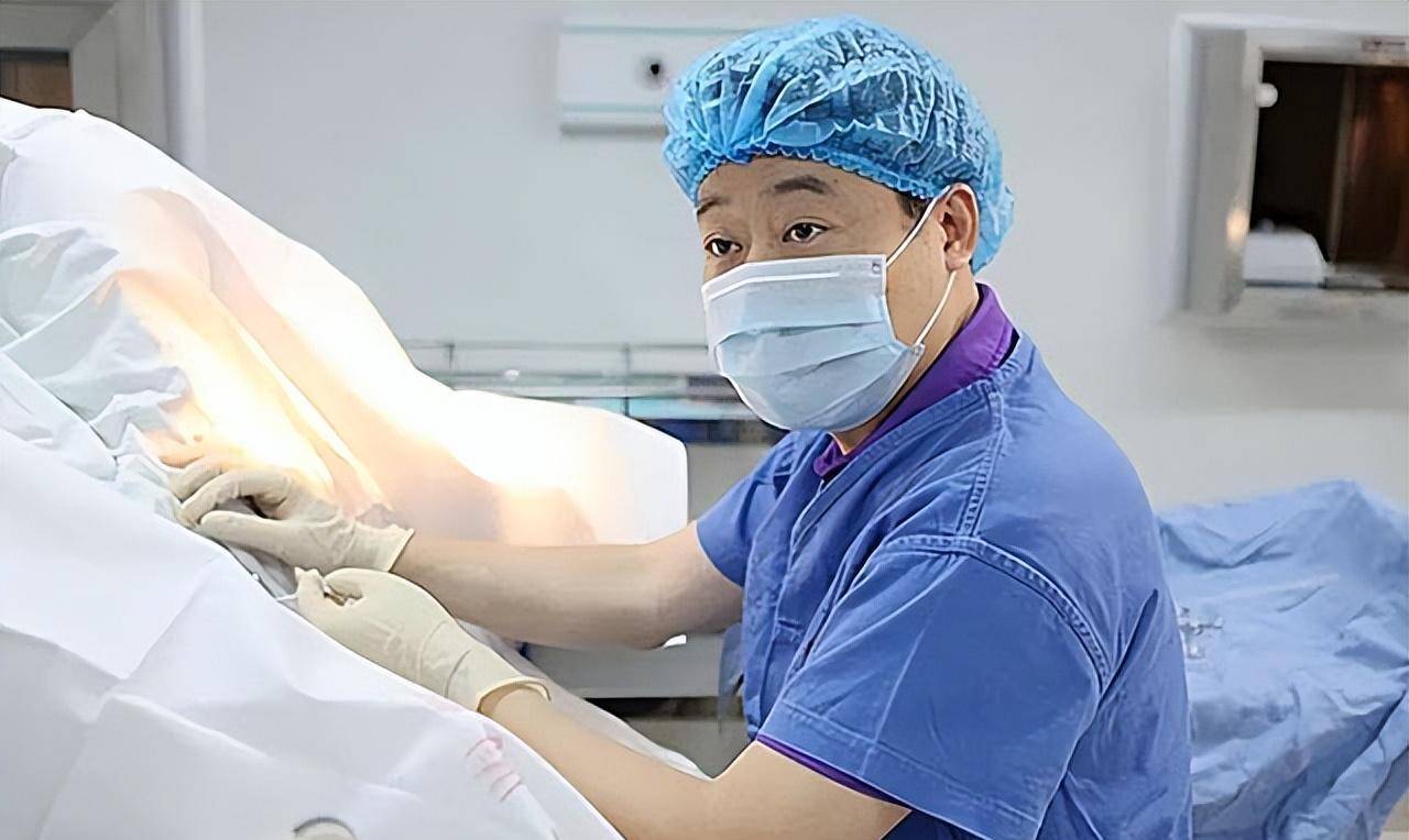 原创2015年独子救火牺牲47岁母亲向丈夫提议我想再生一个孩子