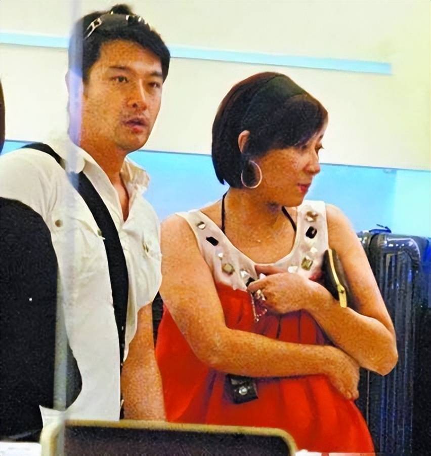 原创当年陷入牵手门事件哭着说我是受害者的黄维德怎么样了