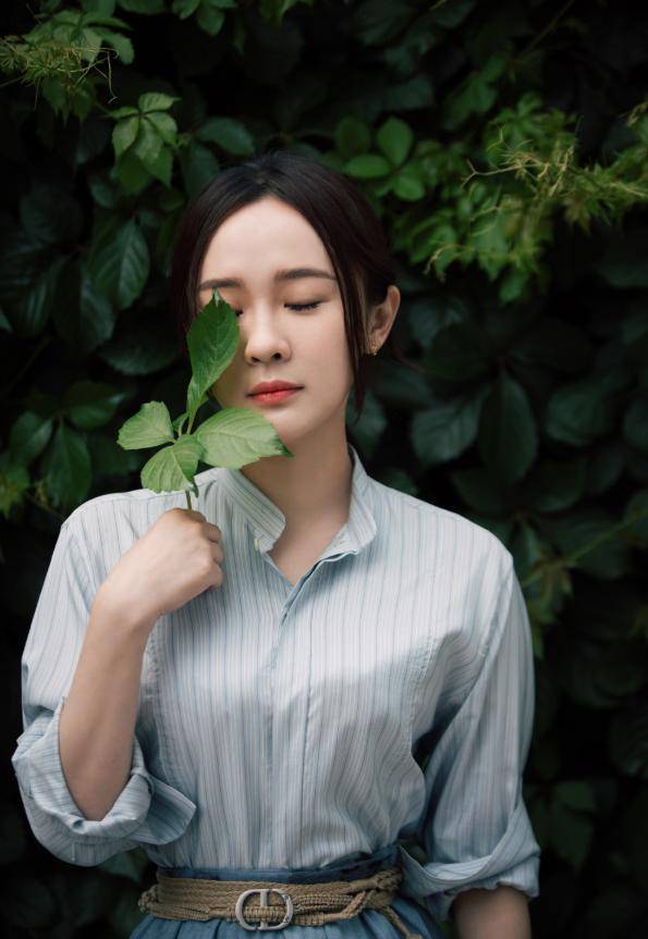 原创40岁辣妈霍思燕夏季穿搭堪比少女楷模满脸胶原蛋白