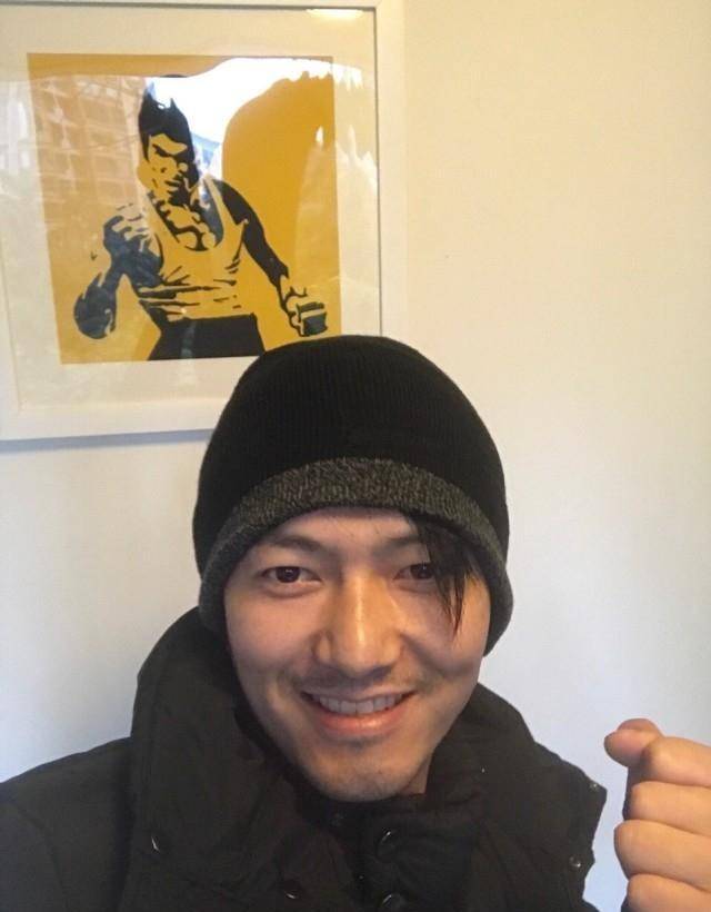 他是谢霆锋的粉丝走红后不甘心做快递员靠整容逆袭成千万富豪