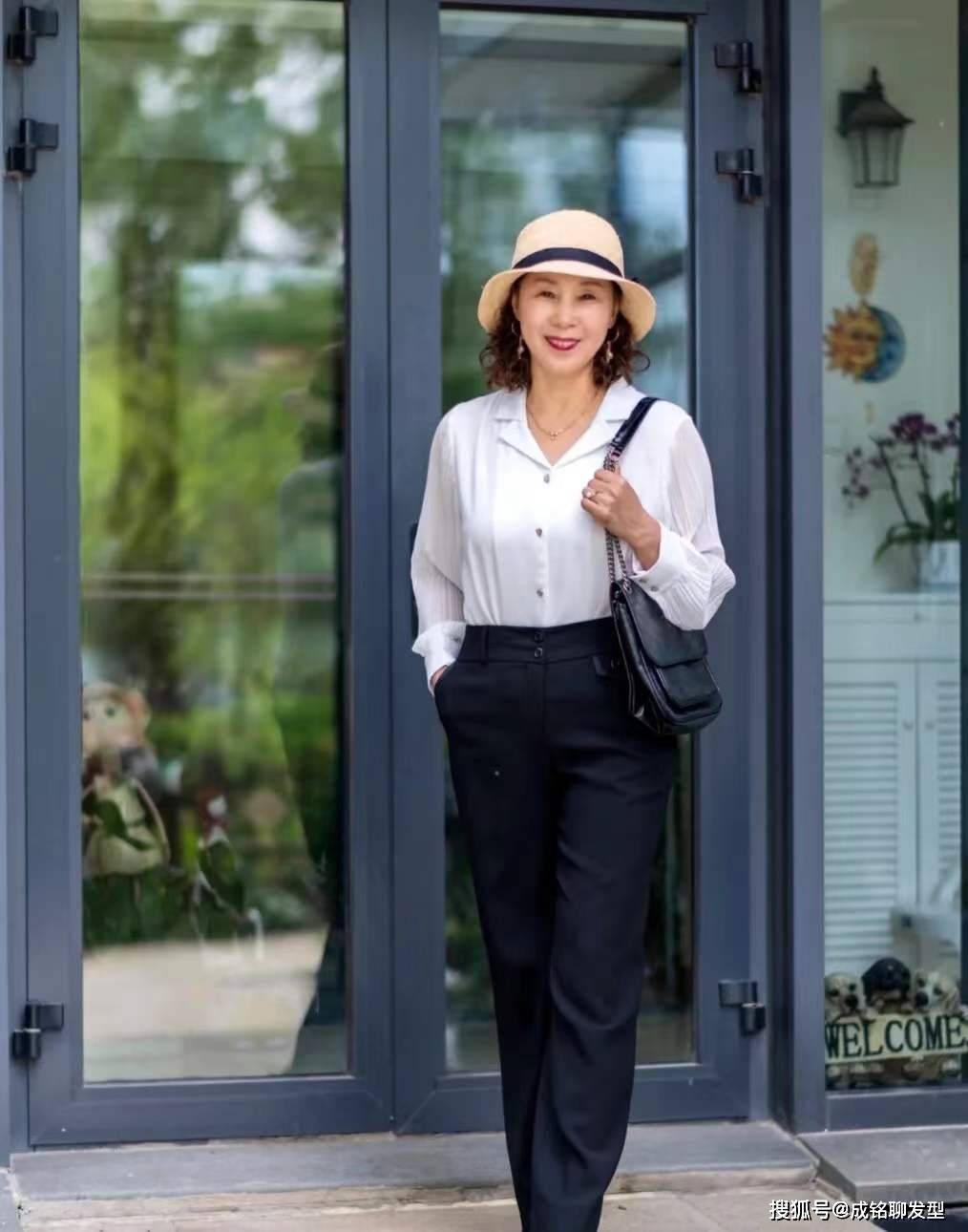 这才是中老年人的穿搭典范轻松营造优雅姿态时尚实用又显年轻