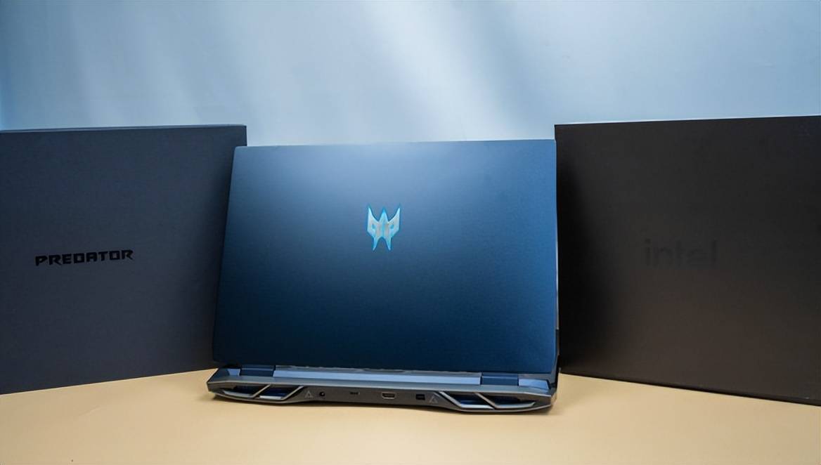 acer掠夺者战斧300 2022拥有着140w满血版rtx 3060 laptop,带有6gb的