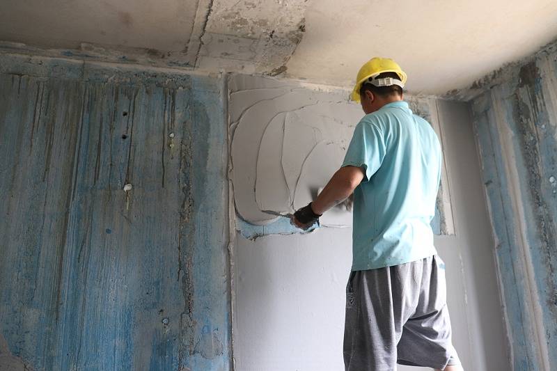 轻质石膏抹灰墙面开裂返碱原因分析