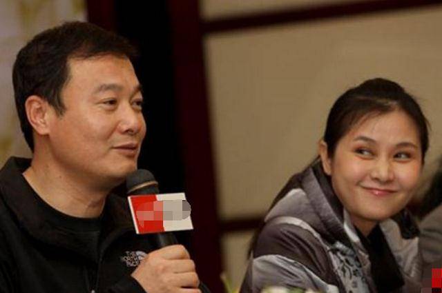 如今只一心与妻子过着幸福的二人世界,成为真正的丁克.