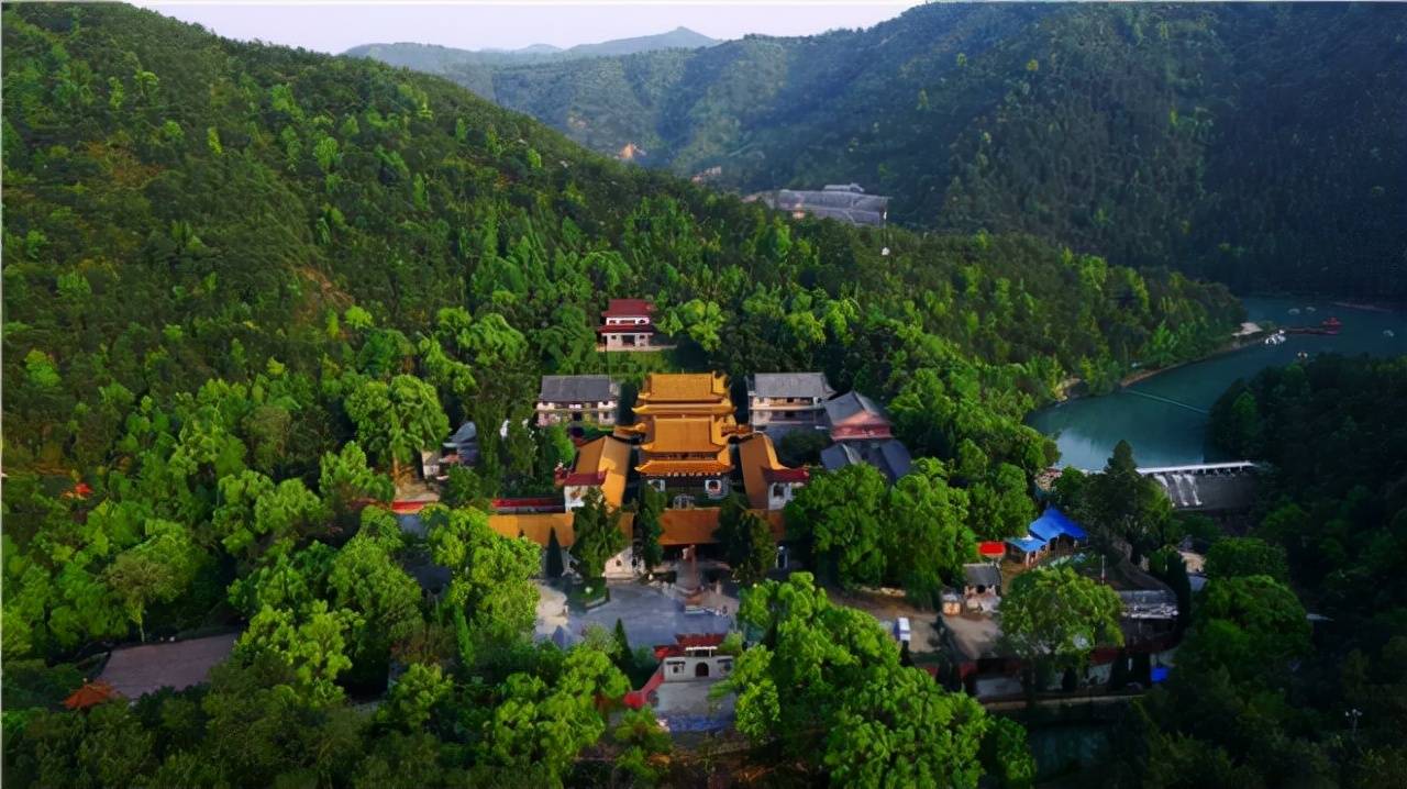 江西老和尚出家54年还俗,97岁娶妻,办砖厂助村民脱贫_生活_金牛寺