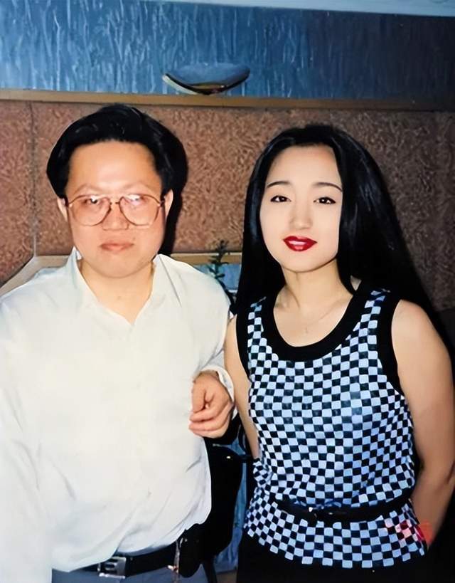 作曲家李海鹰:半小时创作出《弯弯的月亮》,56岁勇敢做父亲_广州_音乐