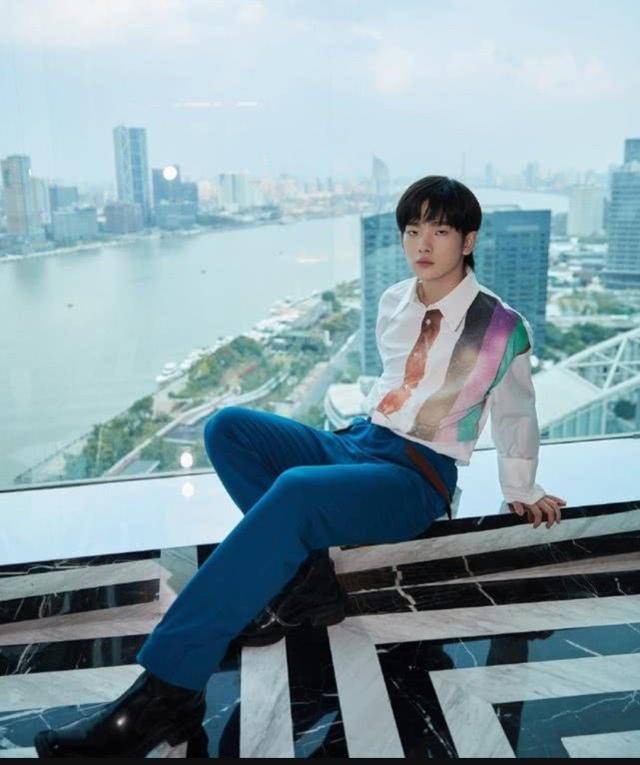 周震南又2g了小个子却气场强靠的都是这些时尚单品