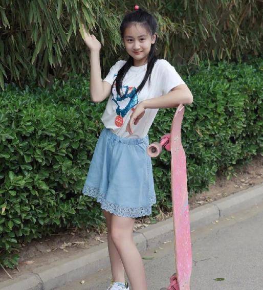 原创爸爸去哪儿森碟近照曝光13岁腿比妈妈还长这身材比例让人酸了