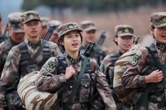 原创00后女枪王沈梦可因一张宣传照火遍全网退伍后近况如何