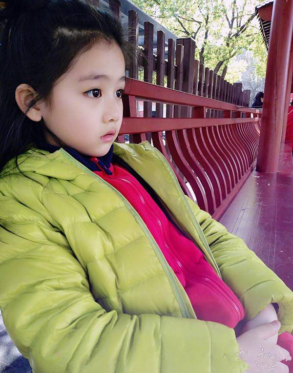 孙怡的"女儿"乐童,当初乖巧可爱,仅10岁却满满的女神范儿_王亭文_邓伦