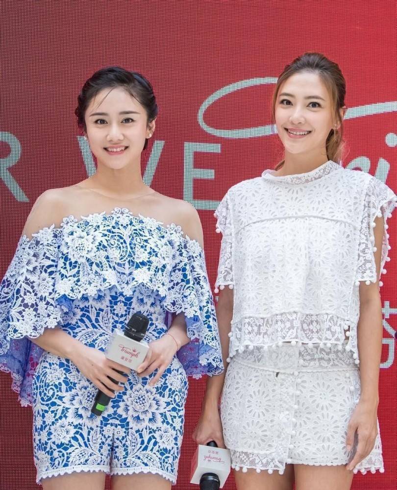 刘芸与应采儿同框,都穿镂空装显出"辣妈"气质,看着好养眼_造型_效果