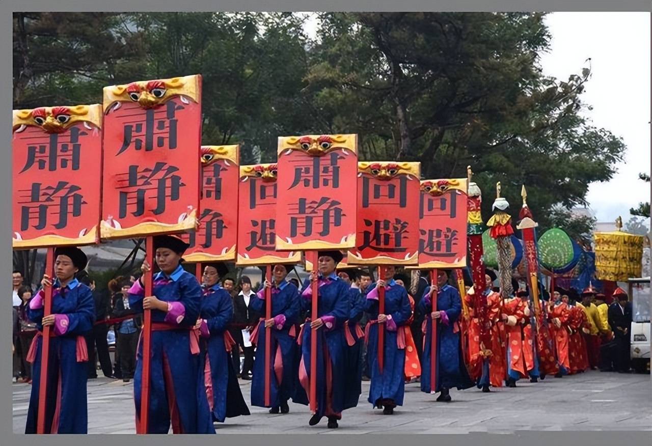 古代官员什么时候才会亲民?_老百姓_办事_举动