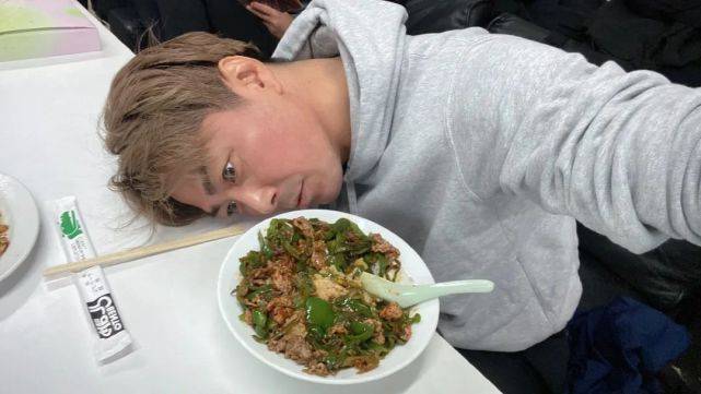 原创假面骑士二叔虽老依然帅气永德叔也爱吃青椒炒肉