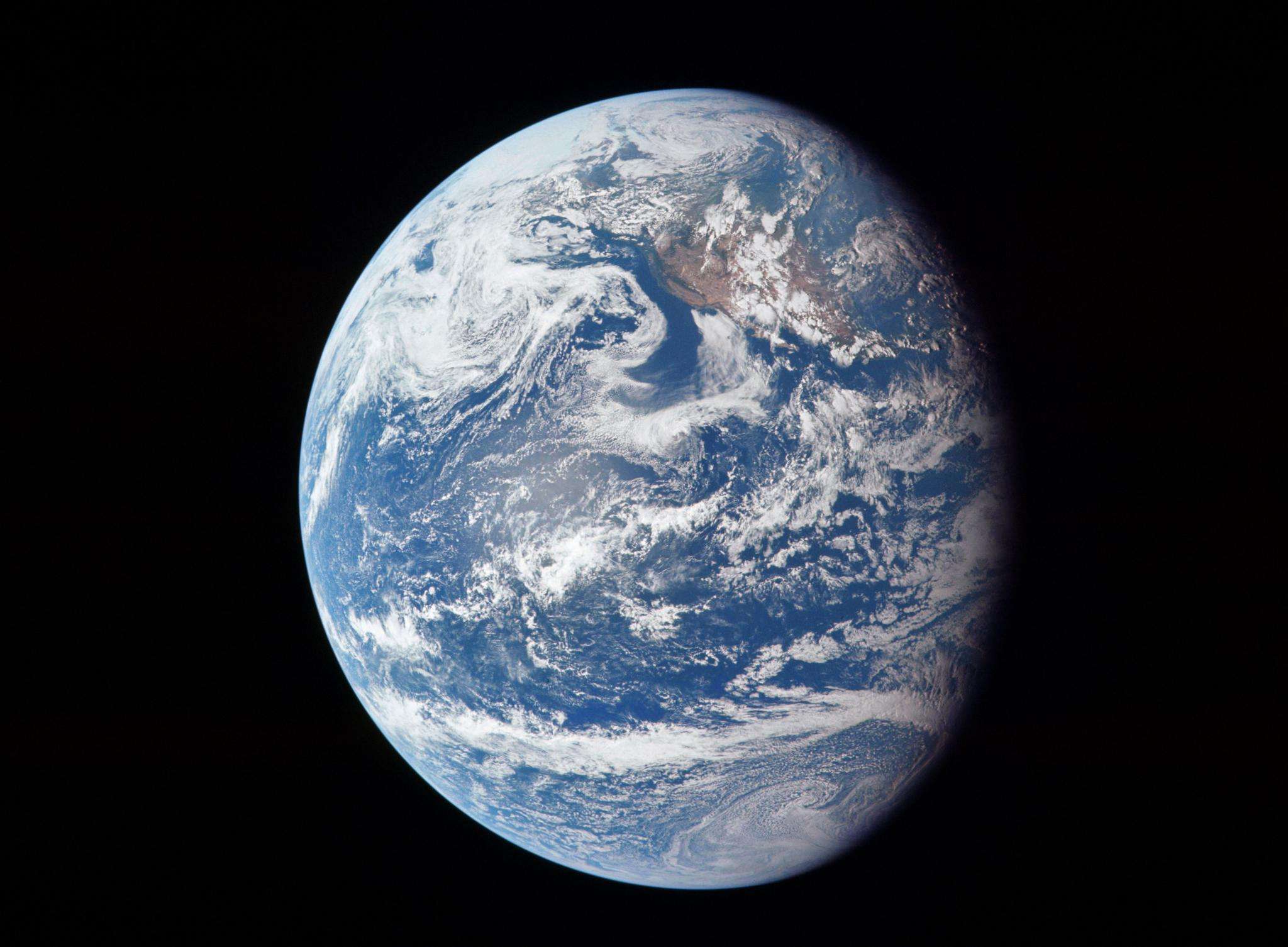 原创哈勃望远镜发现超级彗星正在接近地球直径达到了137公里