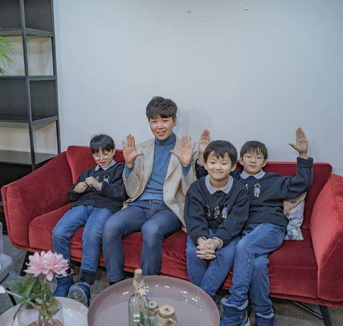 曝光,大韩万岁一张脸,民国头还是大,一家长腿高颜值_爸爸_网友_宋一国