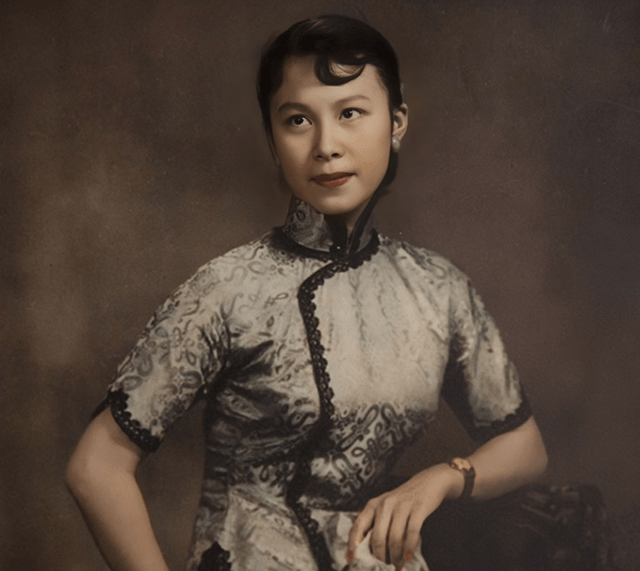 民国老照片:美丽迷人的上海小姐,身材凹凸有致的旗袍贵妇!