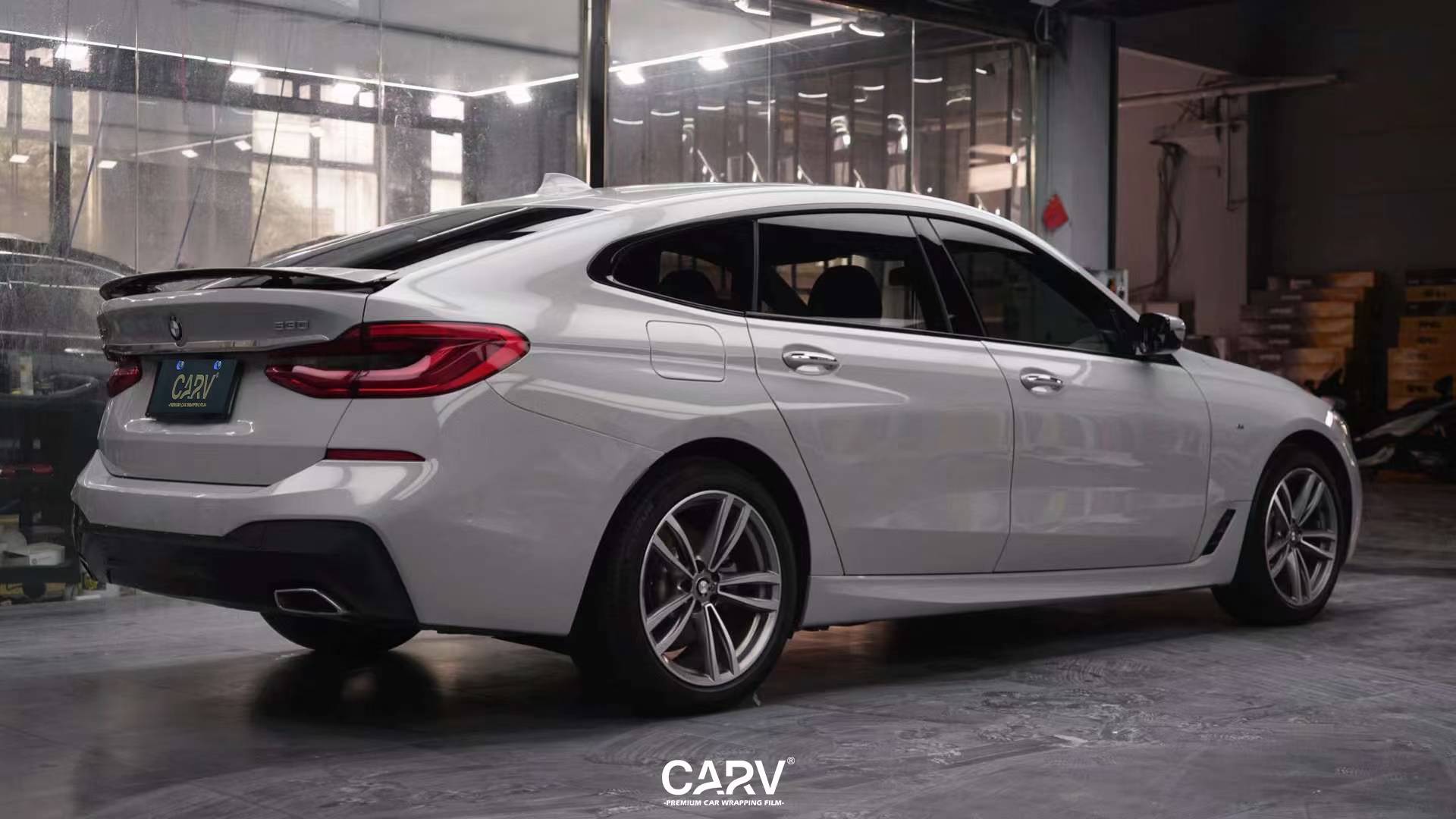 宝马630gt卡孚改色膜白金保时捷亚灰