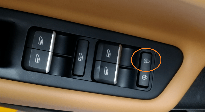 行李箱的开启关闭