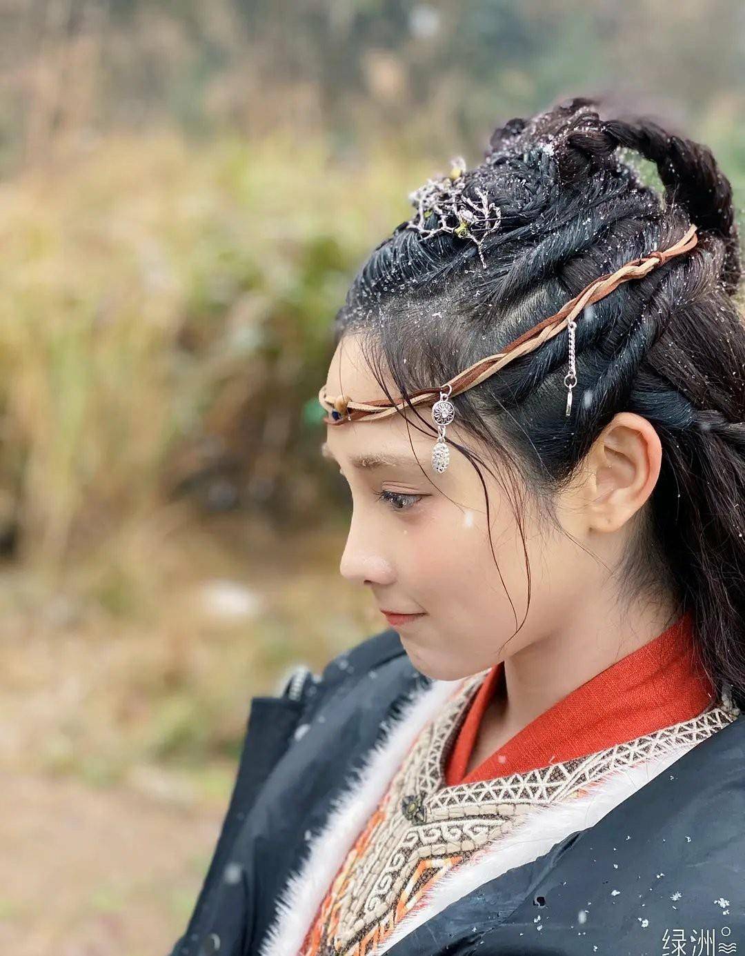 彭小苒九州朱颜记最新路透白衣飘飘 网友:她也太适合古装了吧_造型_一