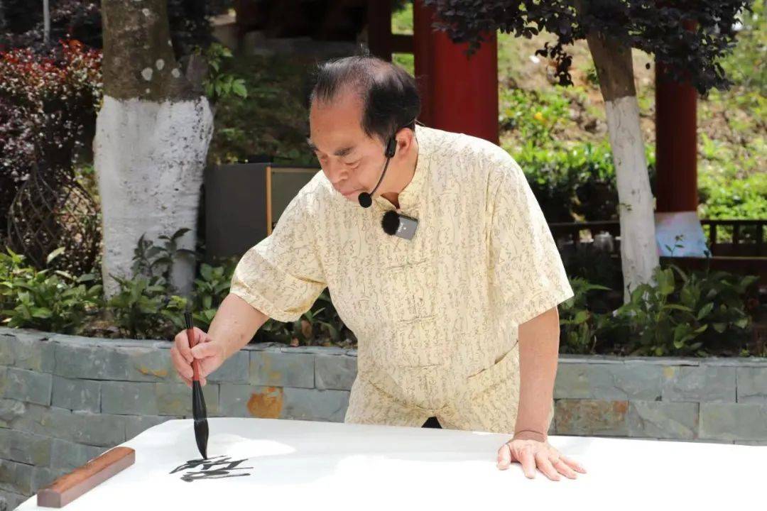 邹继海先生祝福观音山同时也祝福来到观音山的市民游客各位楹联爱好者