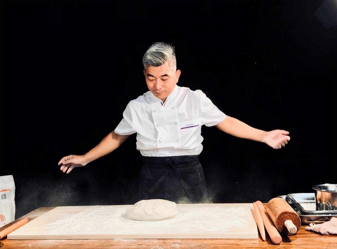 2004年,徐二辉在北京从事饼类培训,馅饼,手抓饼,肉盒子等饼类都有涉及