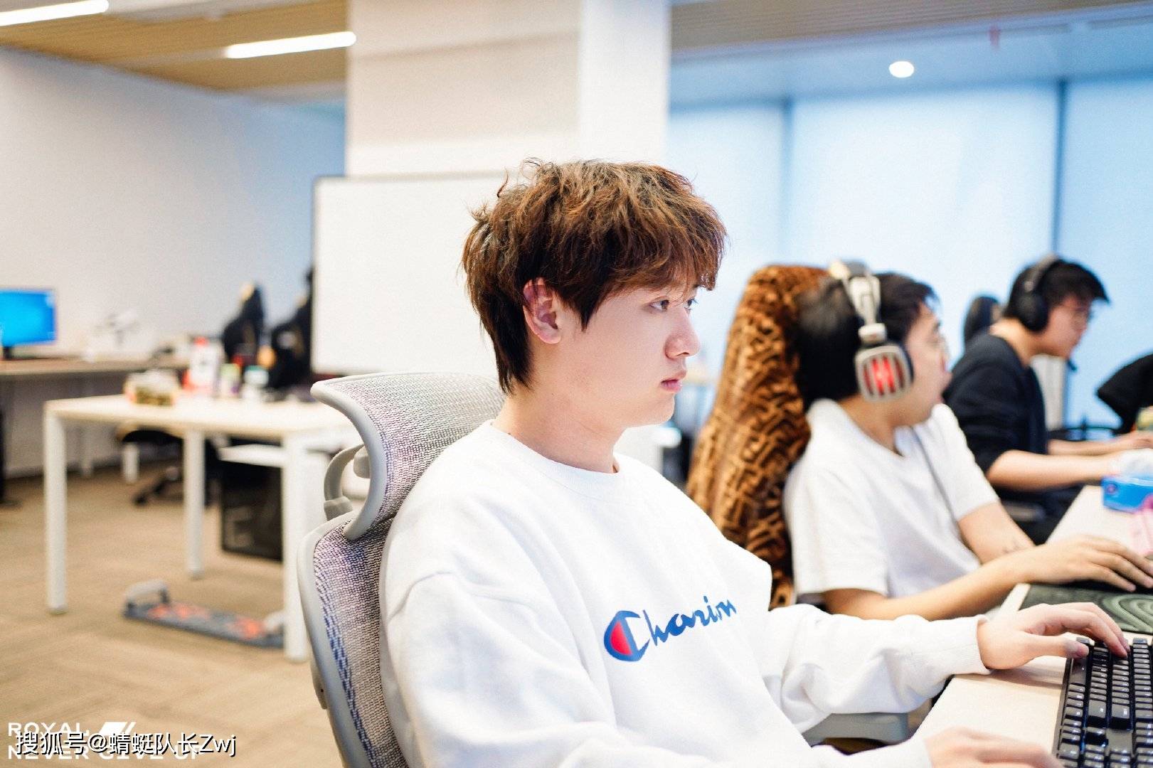 原创dota2xm疯狂吐槽官方ame直言失去团队大脑的vg该何去何从