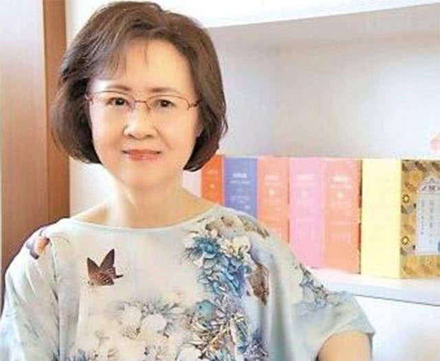 岁的琼瑶终究是翻了车 8岁被她捧红的金铭才是活得最通透一个 时候 故事 爱情