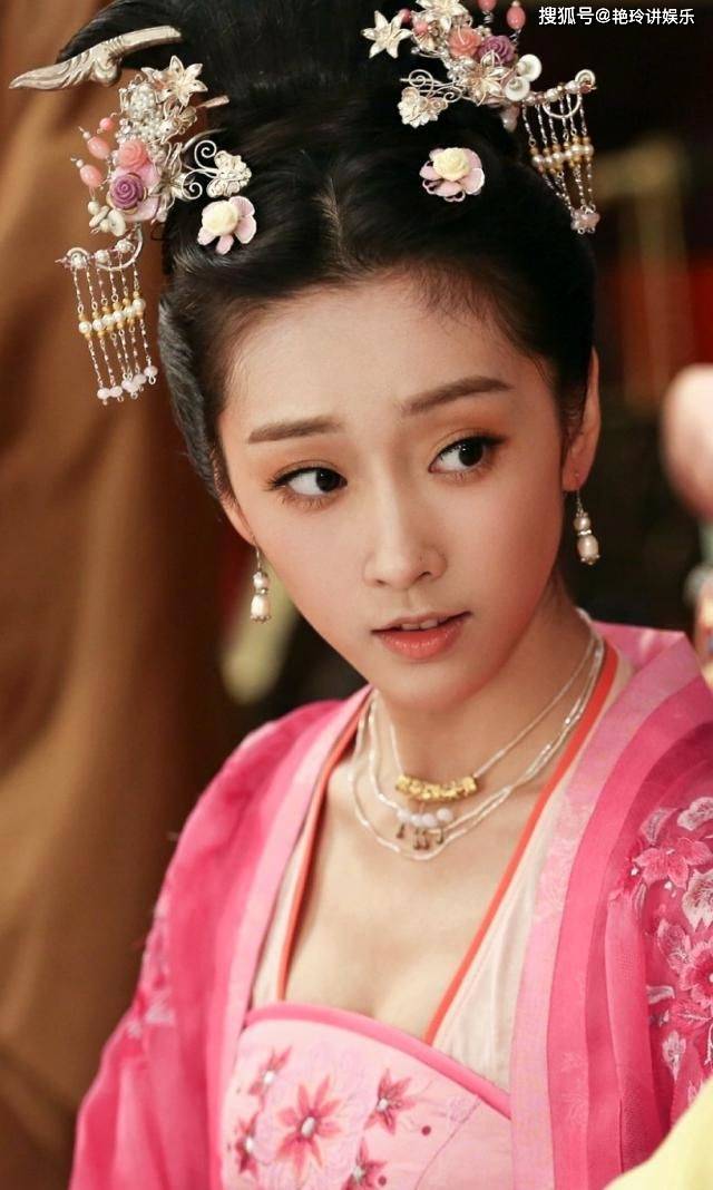 甄嬛女儿端淑长公主--《如懿传》这个扮相看着有点夸张,完全靠颜值和
