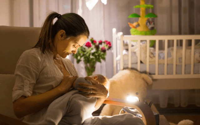 家家母婴夜间哺乳让妈妈身心俱疲该怎么办