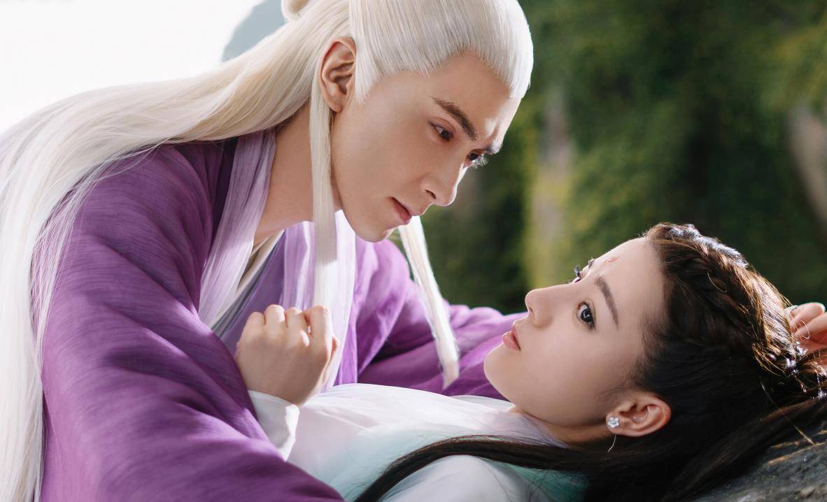 原创枕上书大婚开虐凤九嫁衣曝光迪丽热巴一身紫衣造型惊艳