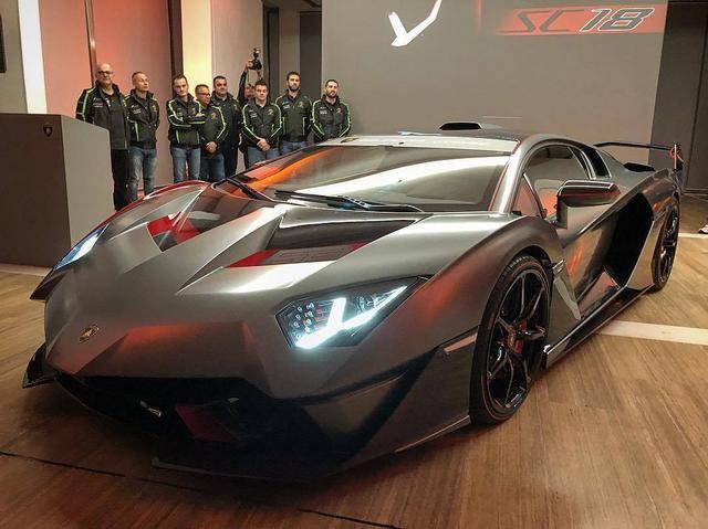 中国人定制6000万兰博基尼,提车仪式上,员工弯腰恭候_付嵩洋_跑车