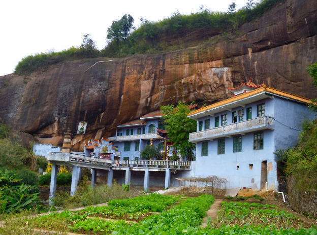 原創永興古寺廟歷史悠久建在天然洞穴裡景點少見奇特獨具特色魅力