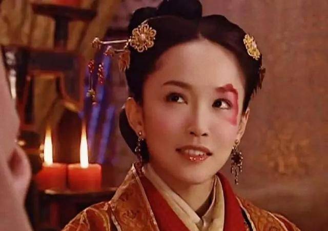 2004年,范文芳主演了《我爱钟无艳》中的钟无艳."古装美人又回来了.