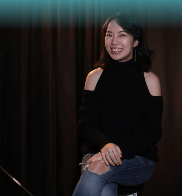 曾江的儿子是圈外人,已经结婚,女儿曾慕雪年初曾接受采访,说曾江懂得