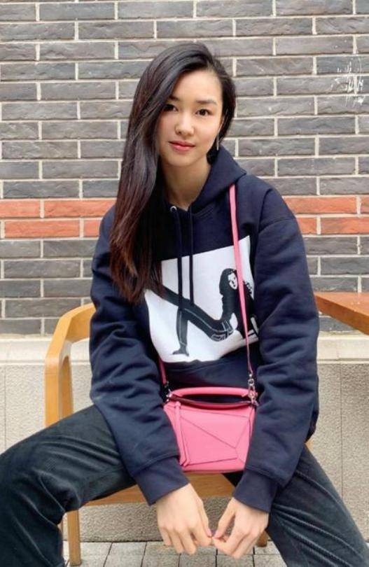 宁泽涛近况!退役后生活甚是精彩,女友小5岁肤白貌美身材完美