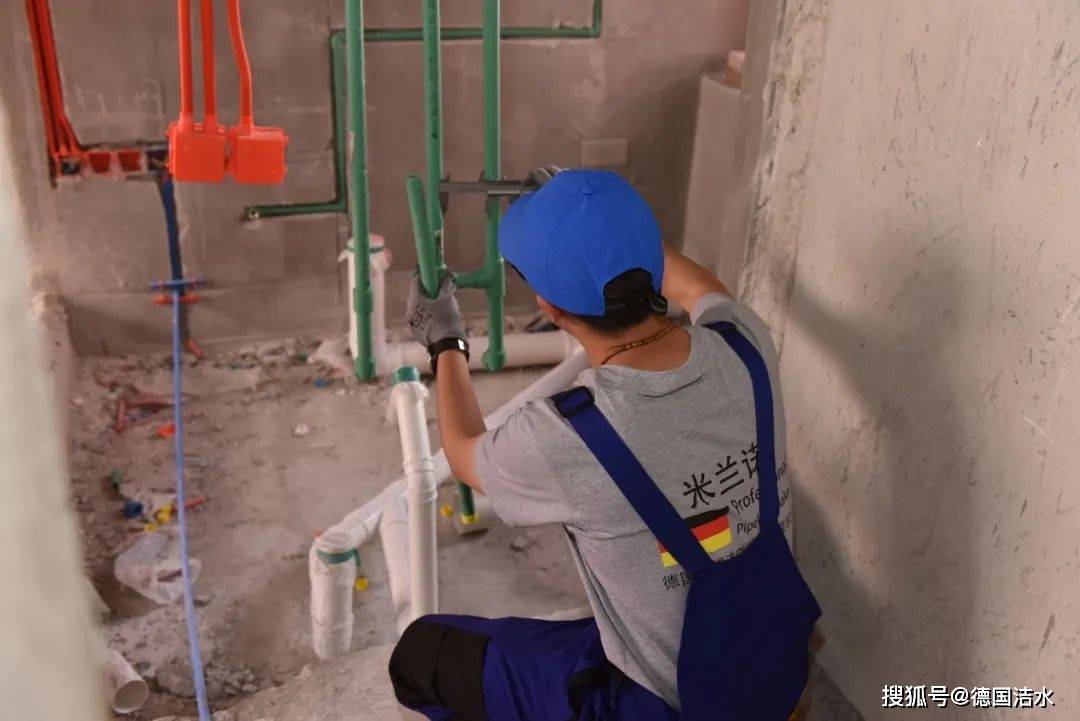 4,ppr水管两端原本接口4-5cm处要切掉,重新溶解.