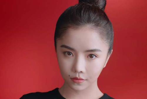 安崎立flag不遮痣遭网友反对看到她罕见无痣照片你是对的