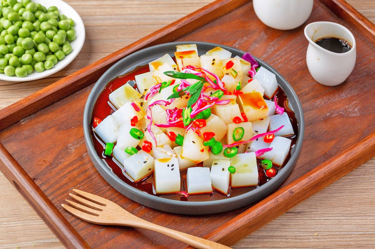 春夏之交,女人有条件多吃6种豆制品,经常吃,面色红润显年轻