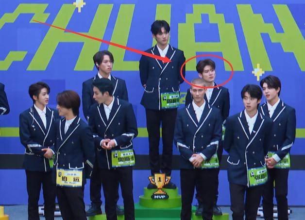 创4第二个李嘉祥不服力丸当c位导演毫不客气放大他黑脸一幕