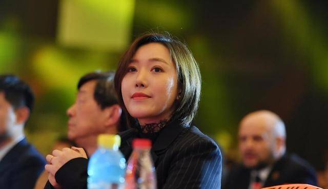 原创她是中国足坛最美女老板29岁身价过亿退出球队管理追逐爱情