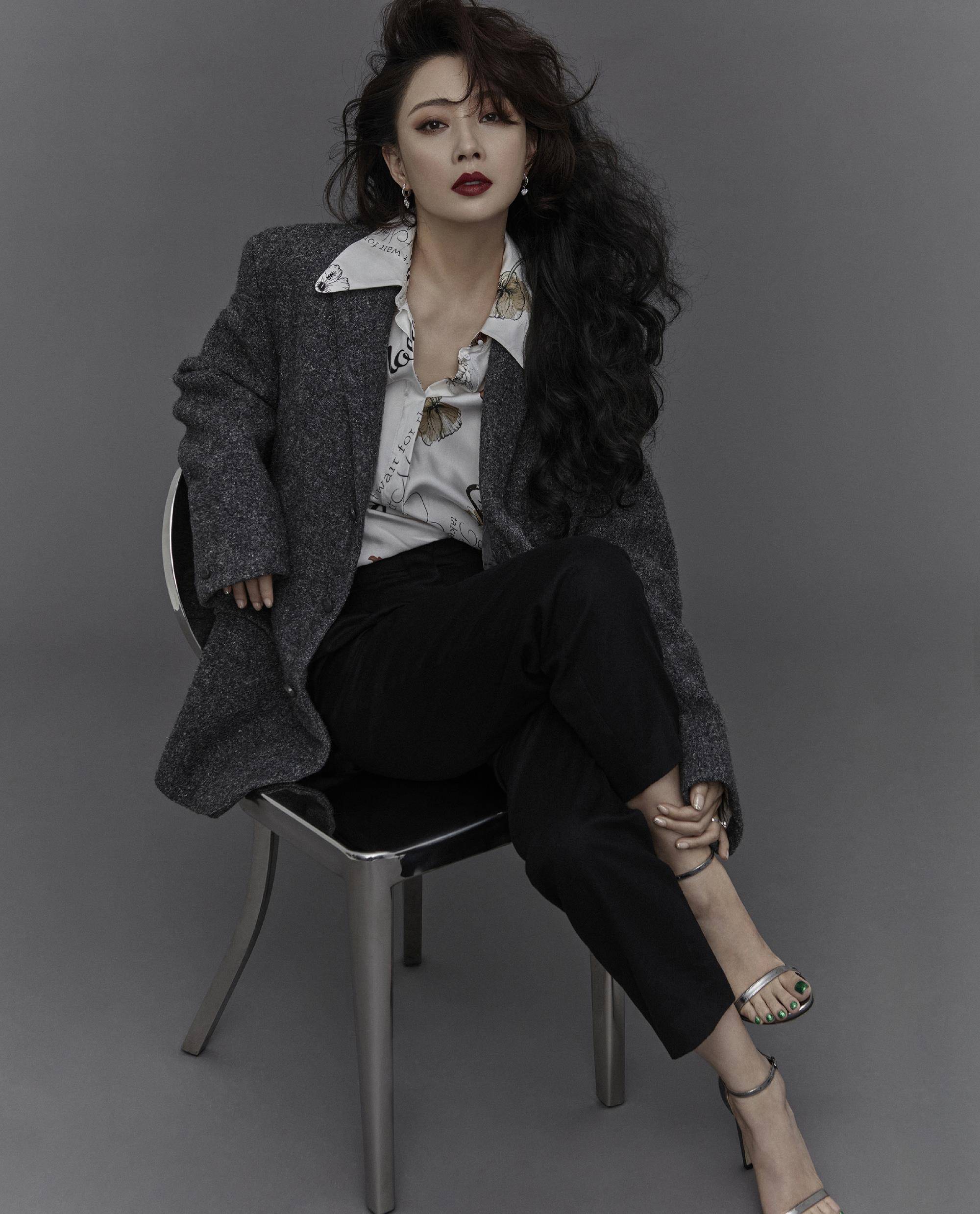 原创殷桃如何忍受剧组安排如此丑的服装毕竟她的私服把自己穿成18