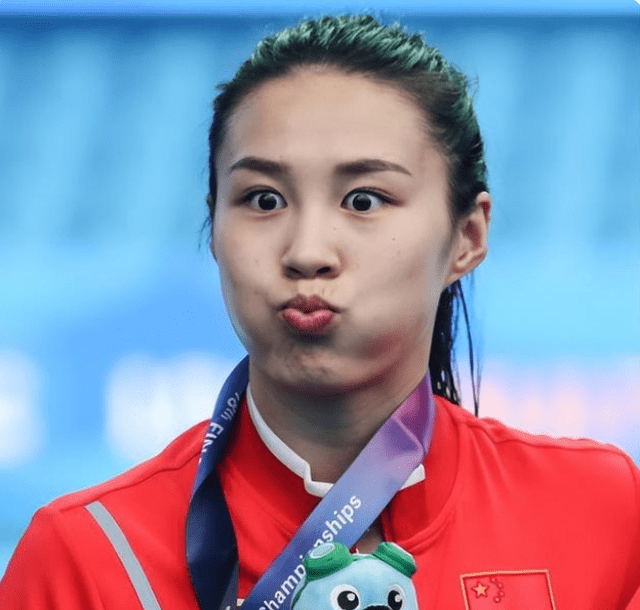 原创人民日报点赞中国跳水女神王涵挑战本草纲目操全程微笑无难度
