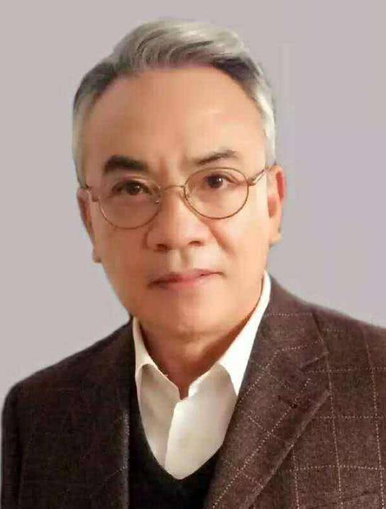 但如今陈旭明仍不断地接戏,拍戏,甚至还在上海电影艺术学院教学生表演