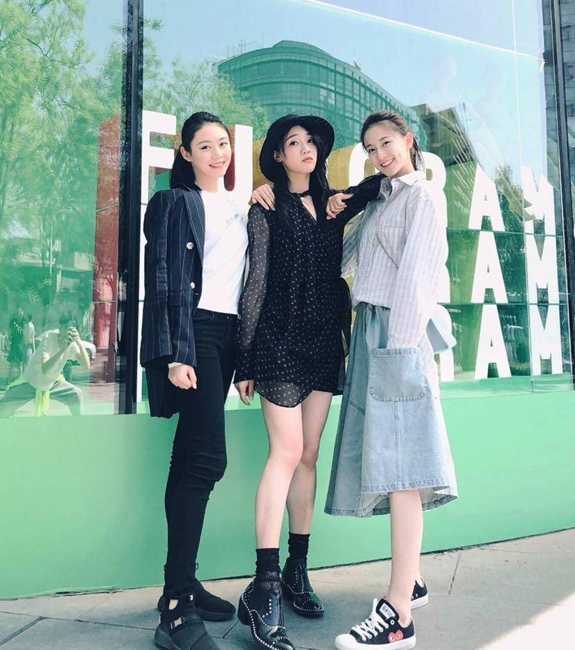 体操女神张豆豆,曾因挺身材照走红,与两大体操女神同框太养眼