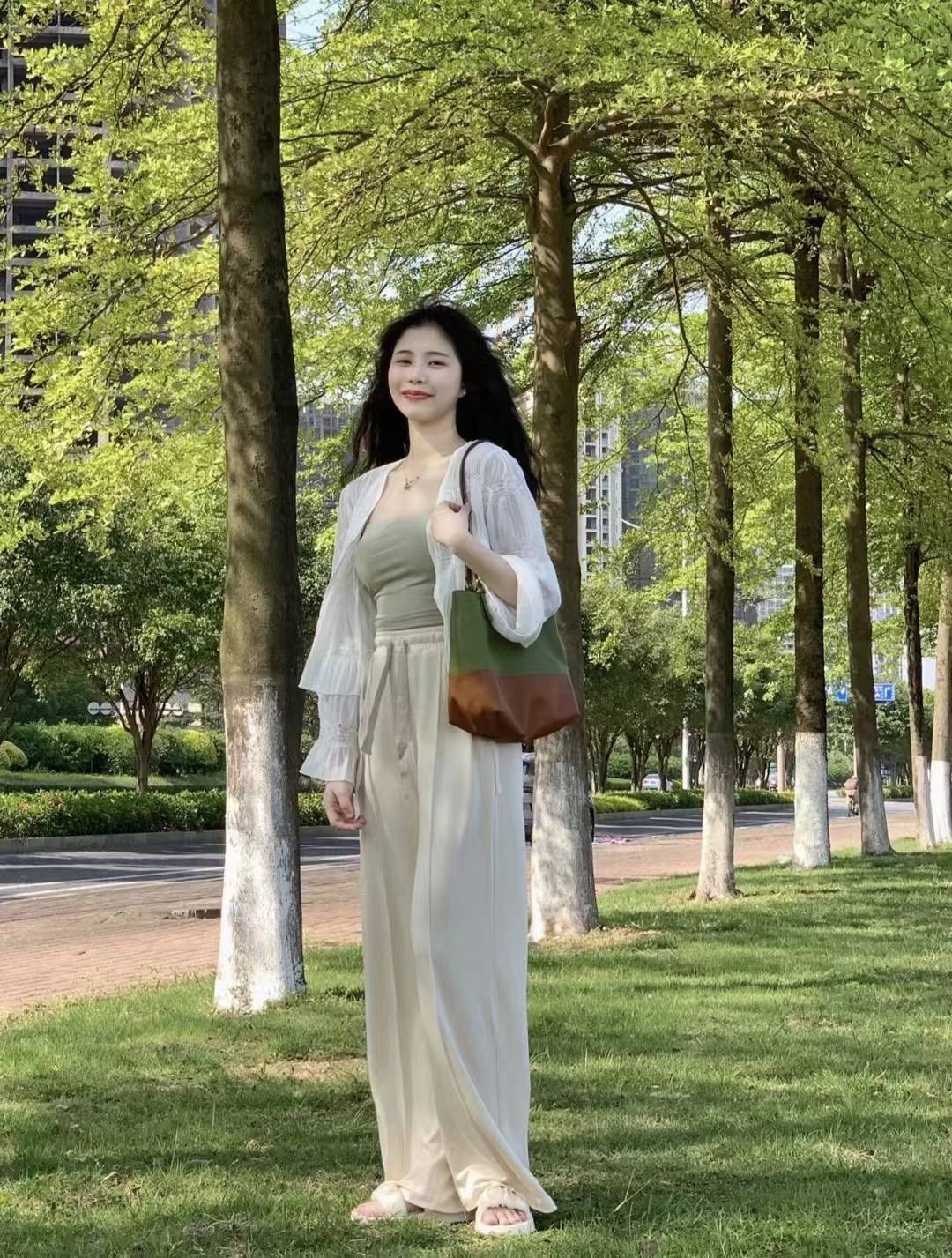 微胖女生穿什么风格的衣服最好看