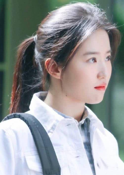 原创刘亦菲果然是天生的美人胚子18岁旧照被疯传无滤镜皮肤让人羡慕