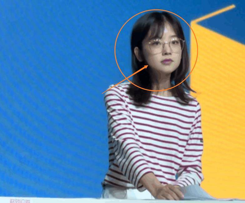 原创平常的王冰冰软萌可爱当她戴上金边眼镜后a成校园剧学霸女主